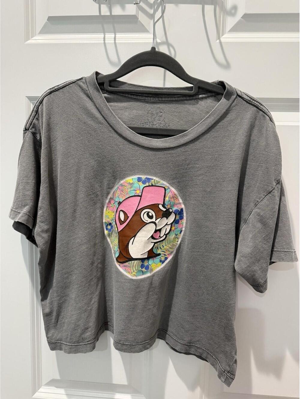 Buc-ee's T Shirt Women's Crop Top Size Medium Grey Short Sleeve Distressed